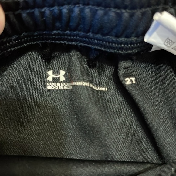 Under armour 2T shorts in black - Picture 3 of 5